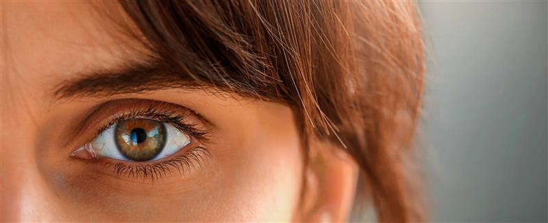 Salud Visual: Cómo prevenir el ojo seco y los ojos rojos con hidratación adecuada