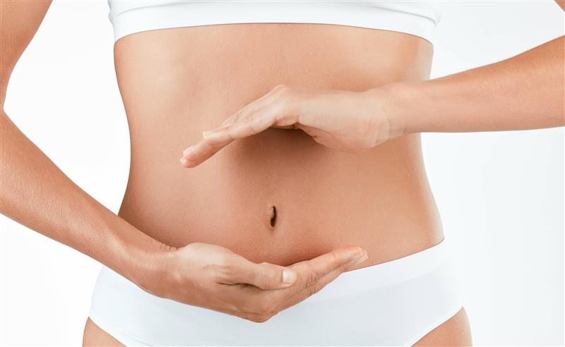 ¿Por qué se acumulan gases en el abdomen y cómo aliviarlos de forma segura?
